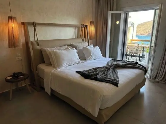 Superior One Bedroom Suite with Outdoor Hot Tub and Sea View