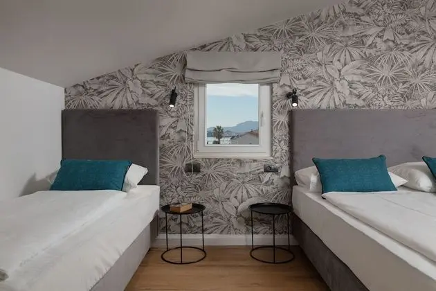 Üç Kişilik Oda, Balkon, Deniz Manzaralı