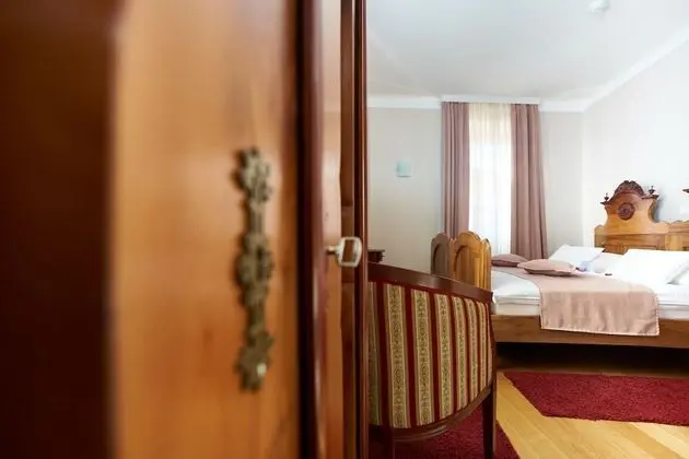 Tek Büyük Yataklı Oda (Retro)