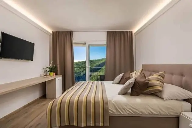 Tek Büyük Yataklı Oda