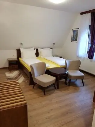 Deluxe Üç Kişilik Oda, Buzdolabı, Bahçe Manzaralı