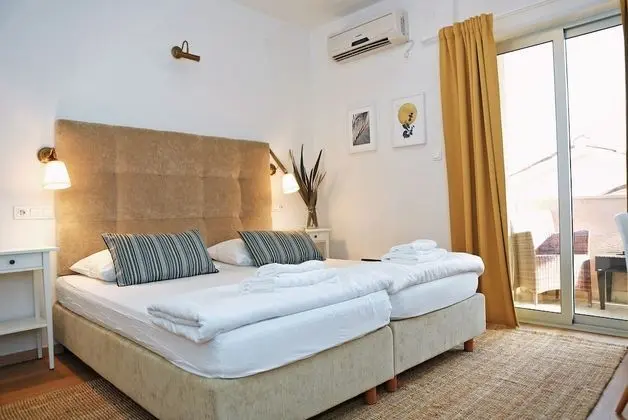 Tek Büyük veya İki Ayrı Yataklı Oda, Balkon