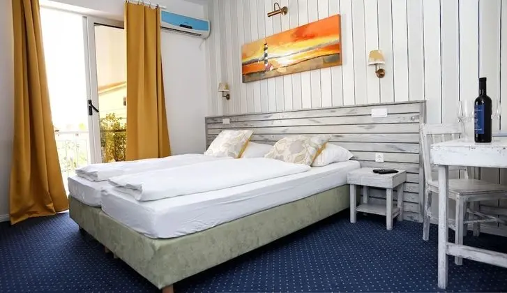 Tek Büyük veya İki Ayrı Yataklı Oda, Balkon