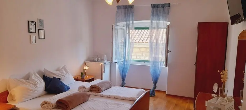 Tek Büyük Yataklı Oda, Kısmi Deniz Manzaralı