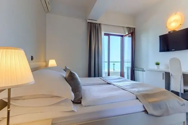 Tek Büyük Yataklı Oda, Balkon, Deniz Manzaralı