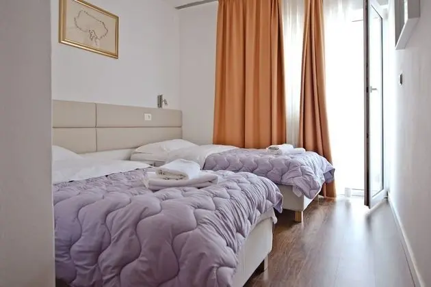Basic Tek Büyük veya İki Ayrı Yataklı Oda
