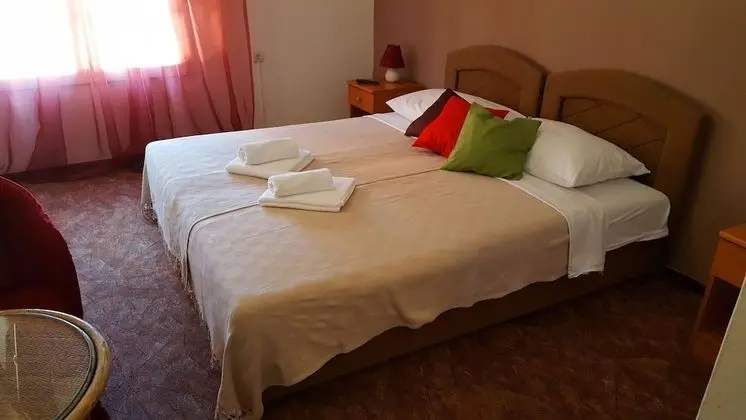 Standard Tek Büyük Yataklı Oda