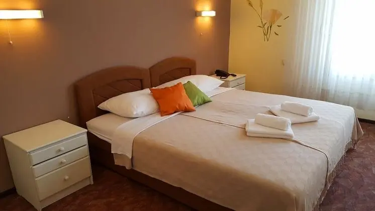 Standard Tek Büyük Yataklı Oda