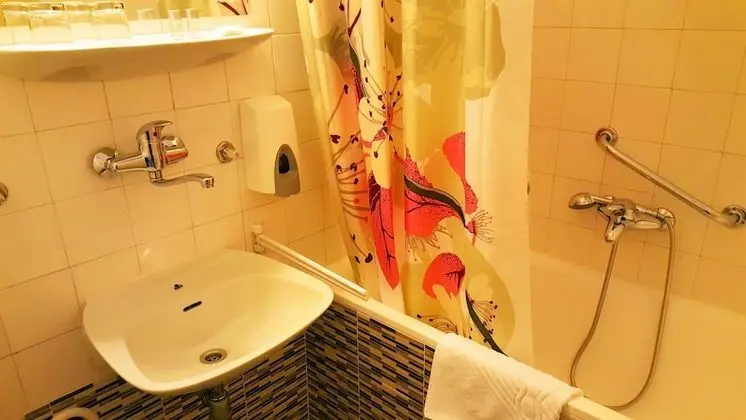 Standard Tek Büyük Yataklı Oda