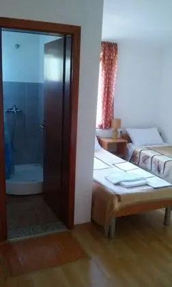 Üç Kişilik Oda