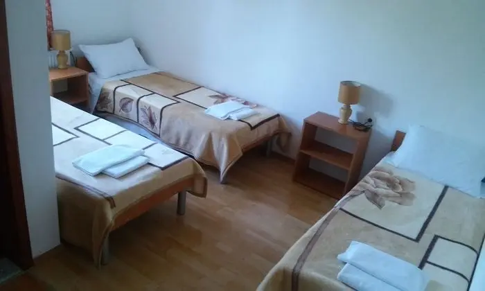 Üç Kişilik Oda