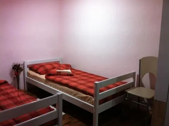 İki Ayrı Yataklı Oda, Ortak Banyo