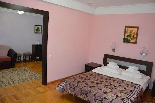 Junior Süit, Balkon