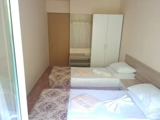 Family Tek Büyük veya İki Ayrı Yataklı Oda