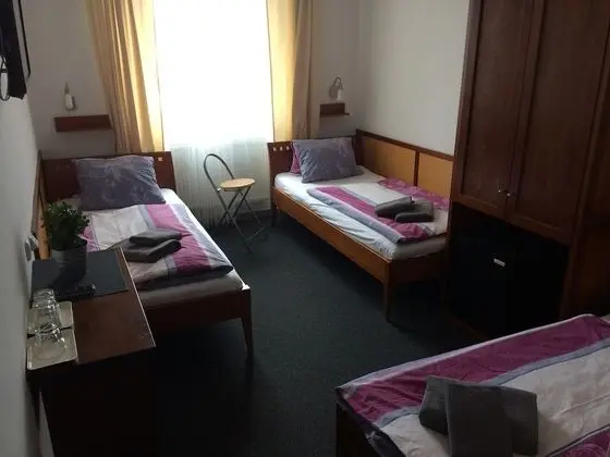 Üç Kişilik Oda