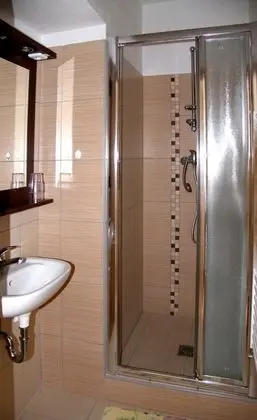 Üç Kişilik Oda