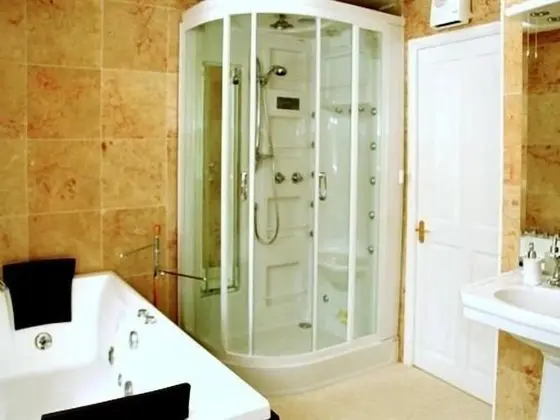 Tek Büyük veya İki Ayrı Yataklı Oda, Özel Banyo (SIDE)