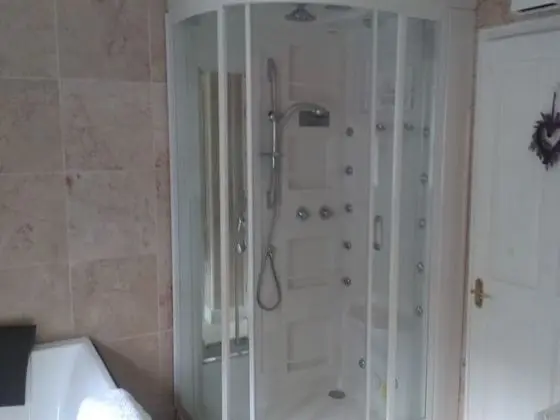Tek Büyük veya İki Ayrı Yataklı Oda, Özel Banyo (SIDE)