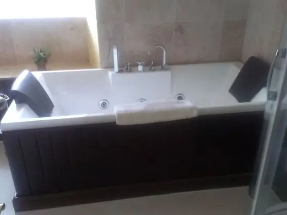 Tek Büyük veya İki Ayrı Yataklı Oda, Özel Banyo (SIDE)