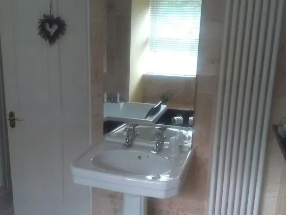 Tek Büyük veya İki Ayrı Yataklı Oda, Özel Banyo (SIDE)