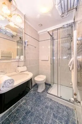 Standard Tek Büyük veya İki Ayrı Yataklı Oda