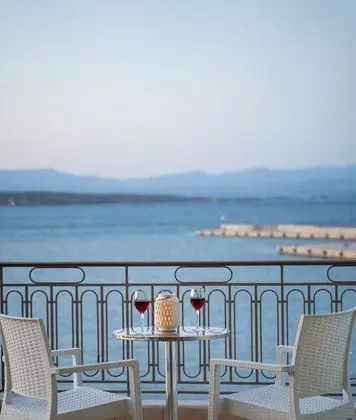 Üç Kişilik Oda, Deniz Manzaralı