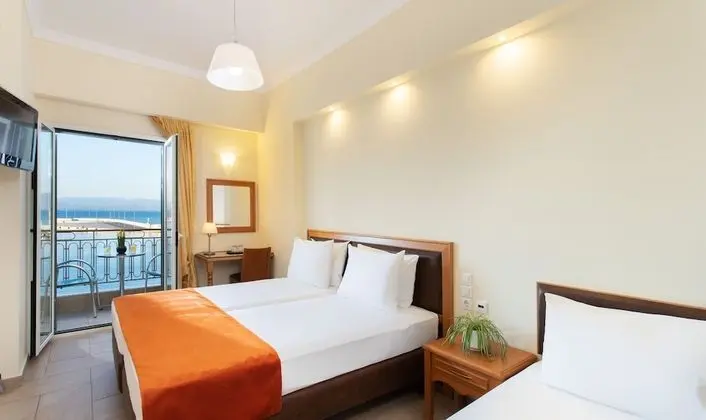 Üç Kişilik Oda, Deniz Manzaralı