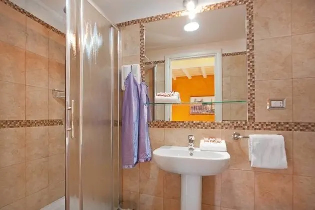 Standard Tek Büyük veya İki Ayrı Yataklı Oda