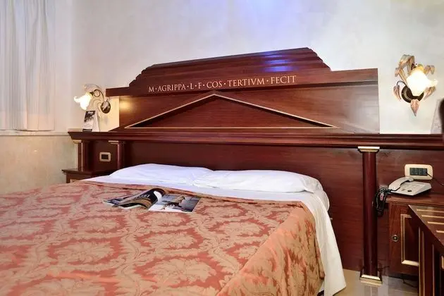 Büyük Yataklı Tek Kişilik Oda