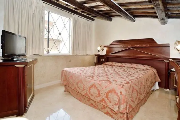 Büyük Yataklı Tek Kişilik Oda