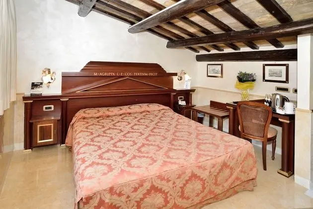 Classic Tek Büyük Yataklı Oda