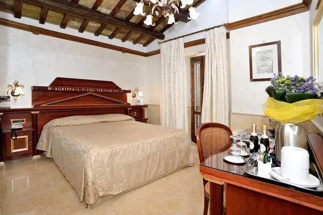 Classic Tek Büyük Yataklı Oda