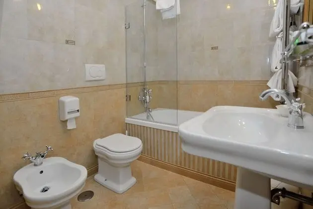 Classic Tek Büyük Yataklı Oda