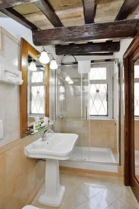 Classic Tek Büyük Yataklı Oda