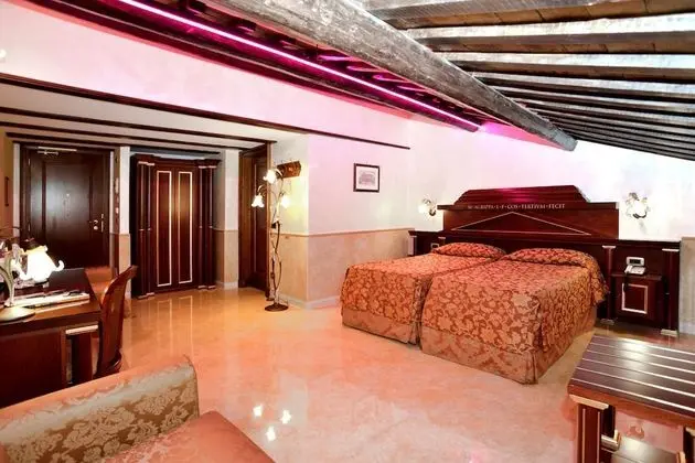 Classic Üç Kişilik Oda