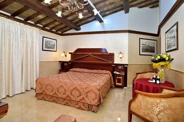 Classic Üç Kişilik Oda