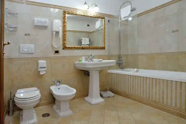 Classic Üç Kişilik Oda