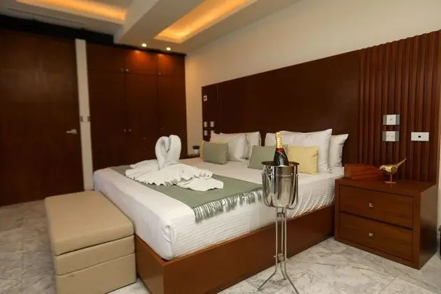Master Suite with Bathtub