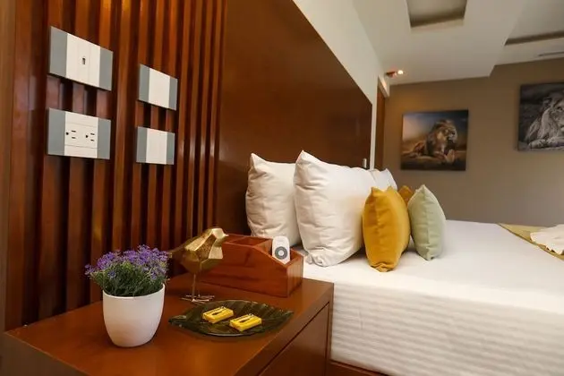 Master Suite with Bathtub