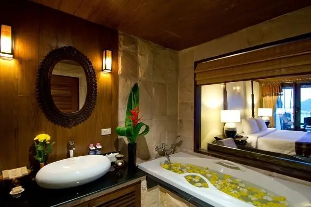 Deluxe Hotel, Sea View