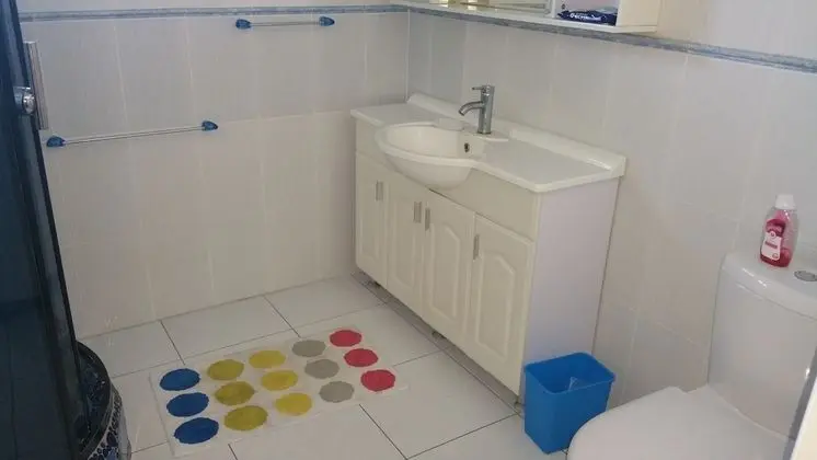 Economy Tek Büyük Yataklı Oda, Ortak Banyo, Bahçe Manzaralı (Tiare Room)