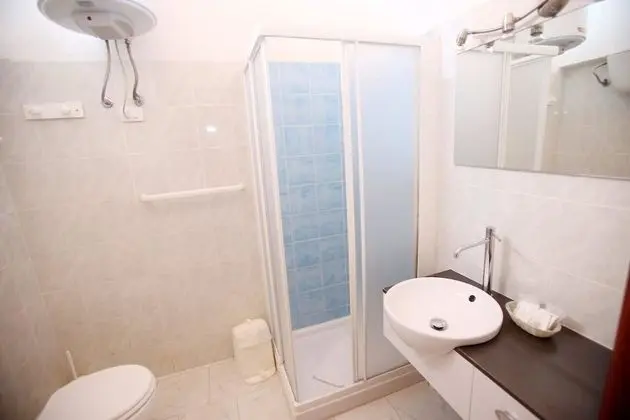 Üç Kişilik Oda