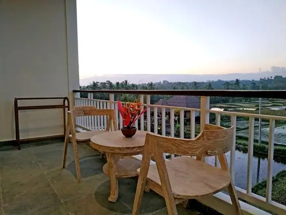 Süit, Balkon (with Rice Field View)