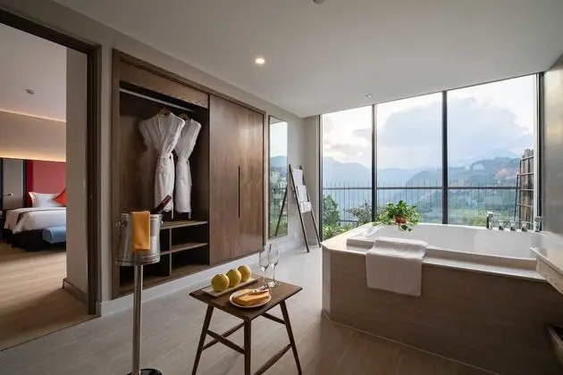 Red Dao Suite