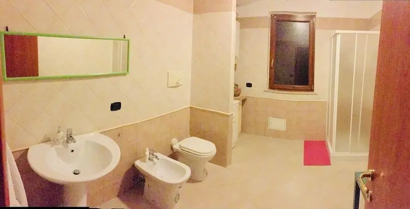 Tek Büyük Yataklı Oda, Ortak Banyo