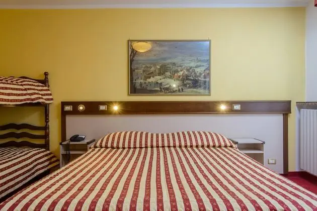 Standard Dört Kişilik Oda