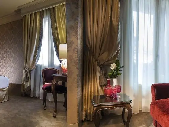 Deluxe Üç Kişilik Oda, 1 En Büyük (King) Boy Yatak ve Çekyat, Balkon, Manzaralı (Canal View)