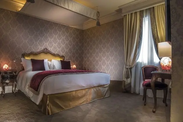 Deluxe Üç Kişilik Oda, 1 En Büyük (King) Boy Yatak ve Çekyat, Balkon, Manzaralı (Canal View)