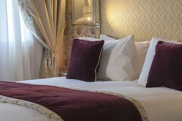 Deluxe Üç Kişilik Oda, 1 En Büyük (King) Boy Yatak ve Çekyat, Balkon, Manzaralı (Canal View)