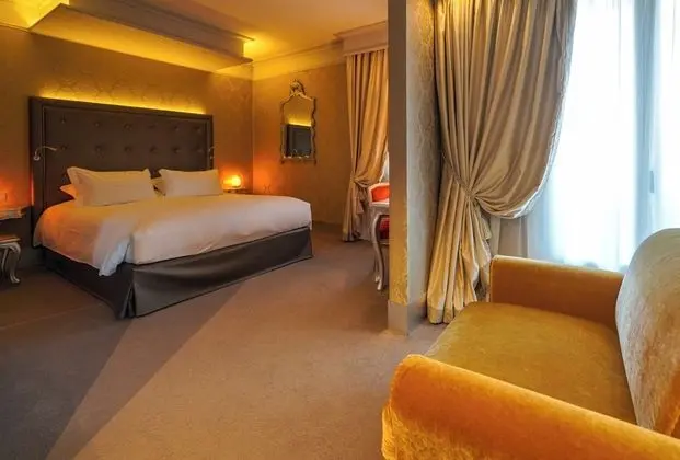 Deluxe Üç Kişilik Oda, 1 En Büyük (King) Boy Yatak ve Çekyat, Balkon, Manzaralı (Canal View)